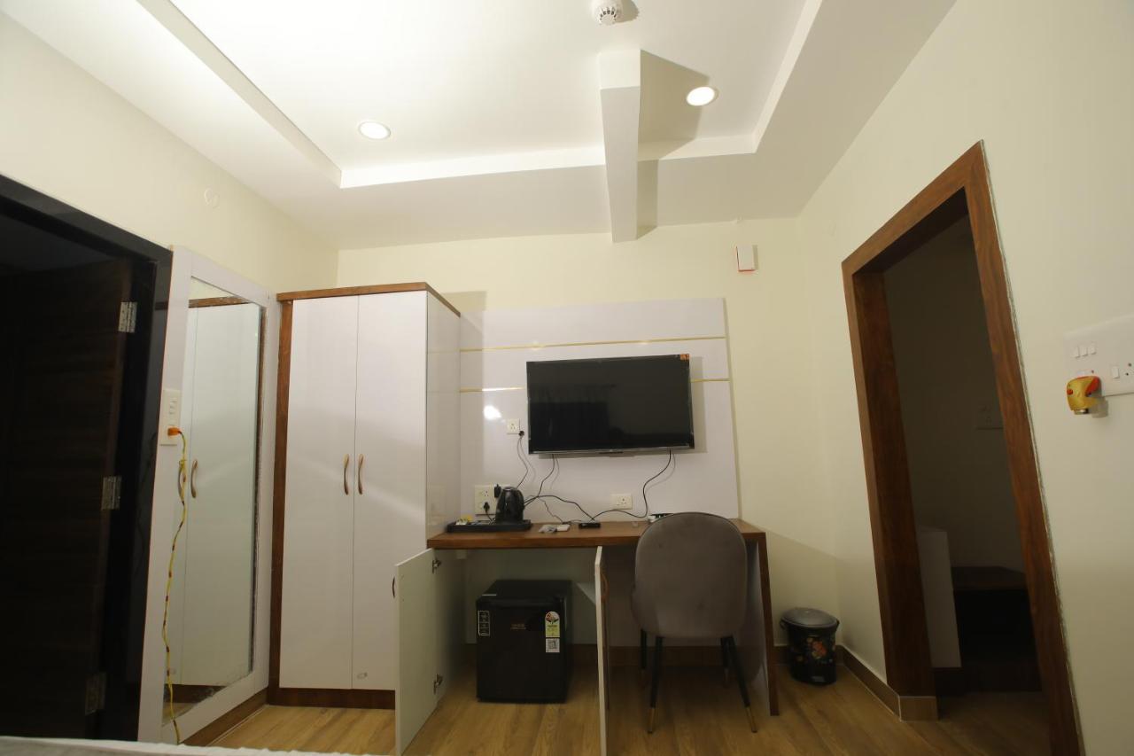 Radha Rani Residency 호텔 Khammam 외부 사진